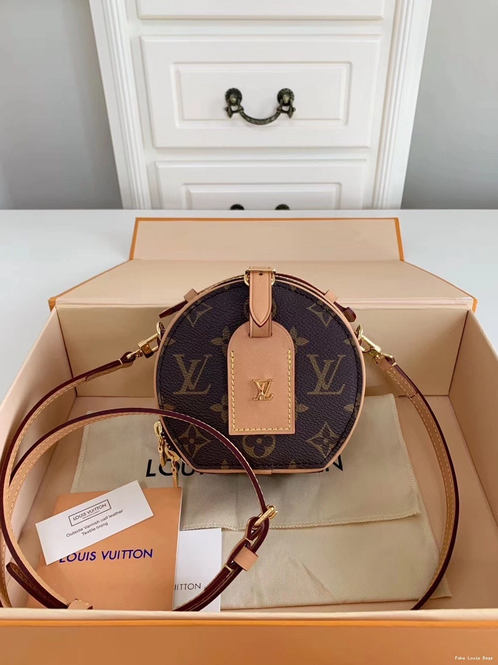 Repladies BOITE VUITTON CHAPEAU LOUIS MINI 0707